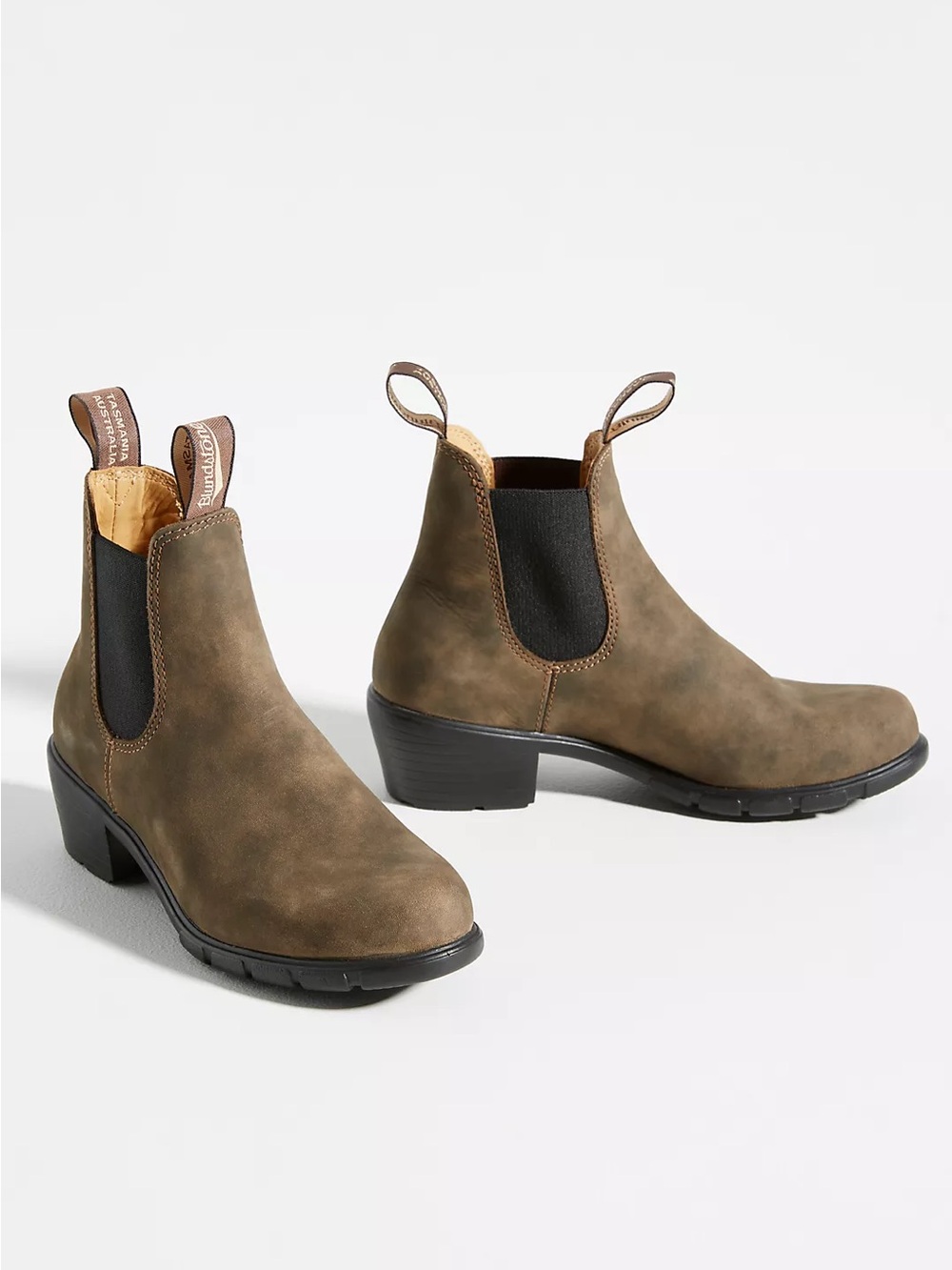 BLUNDSTONE #1677 HEELED Chelsea BOOT WOMEN size US 6.5 rustic brown leather EUC